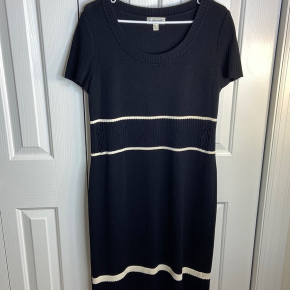 St. John Dresses & Skirts - St  John sport size M black white short sleeved Santana knit dress no flaws